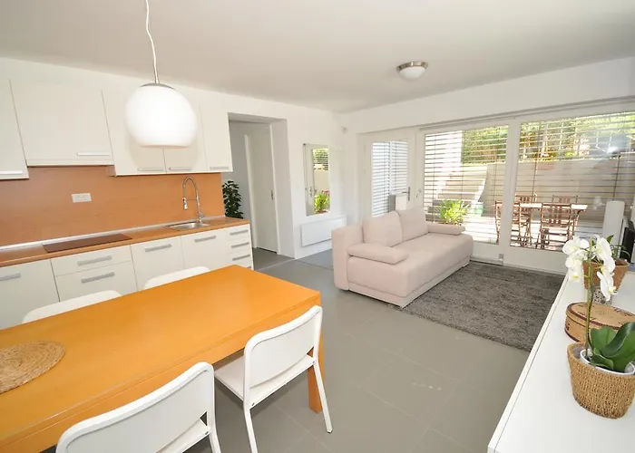 Atrium Flat In The Apartman *